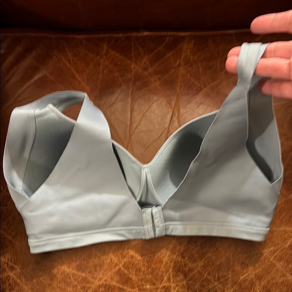 Warners All You Need Light Blue Wireless Bra Large EUC - Picture 2 of 3